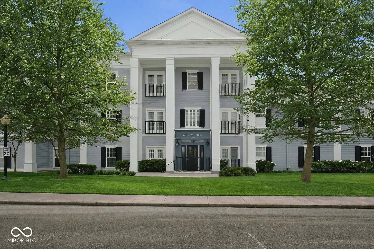 2 bed, 1.0 bath, 1211 sqft, $1,995 — Photo 1
