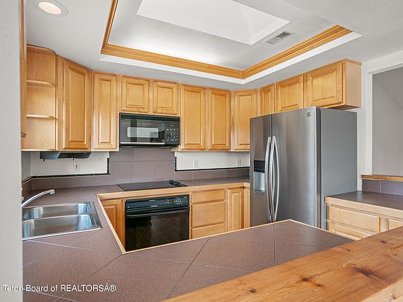 3rd image of 60 Buckrail Ln