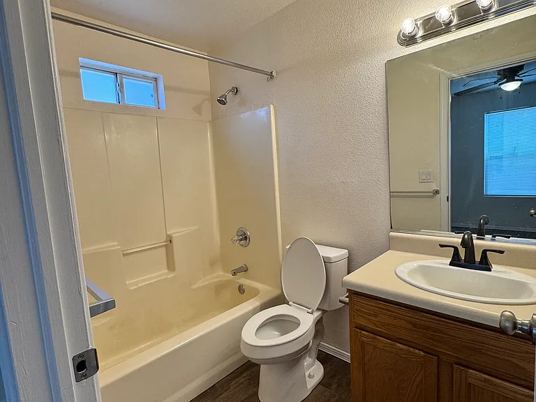 225 Desert Rose Ct #4C — Photo 4