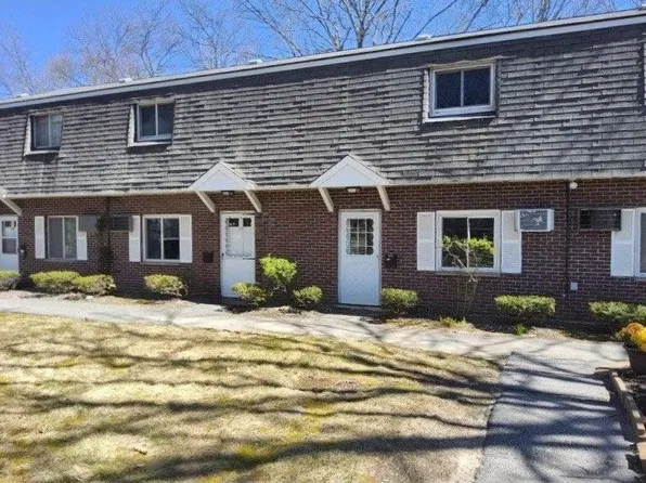 132 Thissell Ave APT 118, Dracut, MA 01826