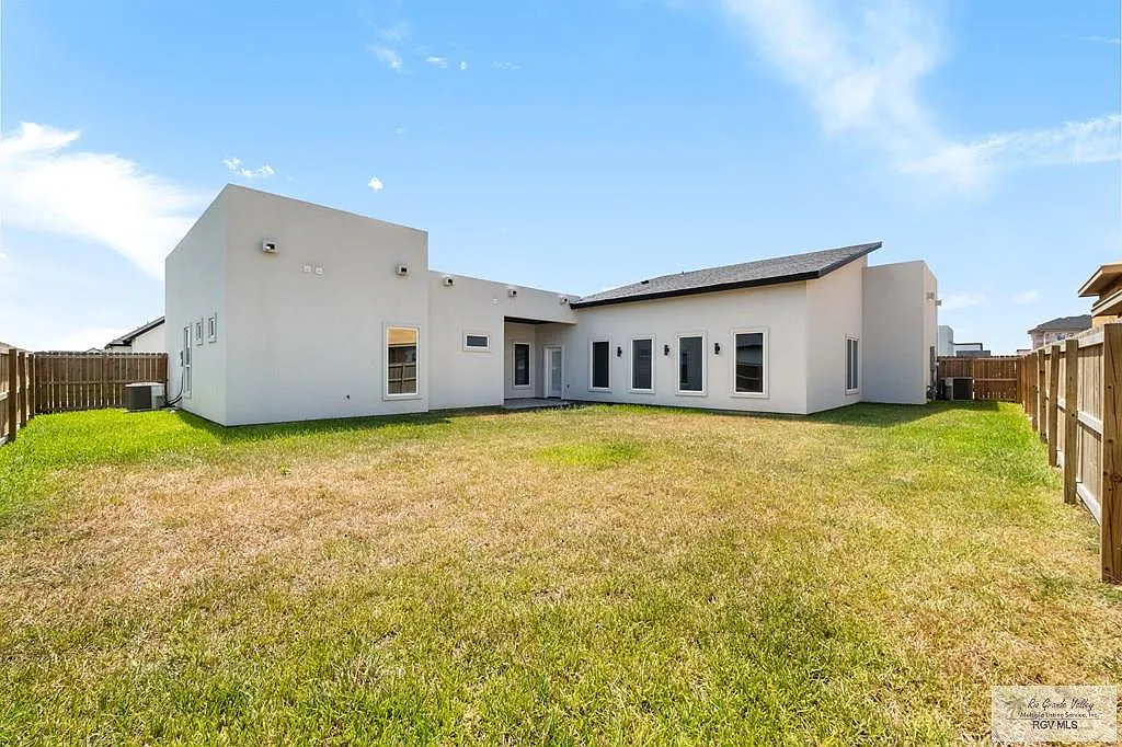 4 bed, 3.0 bath, 2368 sqft, $3,150 — Photo 2
