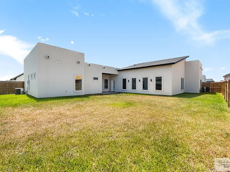 6297 Polanco Dr — Photo 2