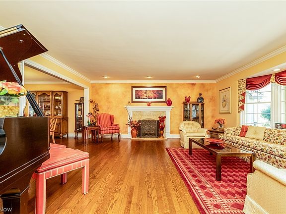 3rd image of 26016 Fairmount Blvd