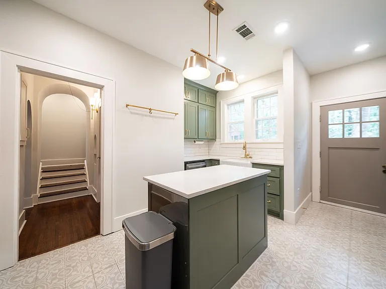 1431 Skyline Dr N — Photo 17