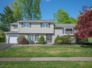7 Clinton Ln, Wayne, NJ 07470