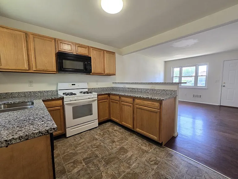 11 Glenwood Dr — Photo 11