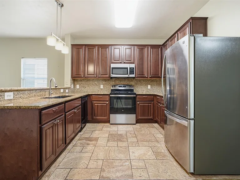 2031 Kemah Village Dr — Photo 7