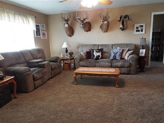 4th image of 566 S Pineview Dr