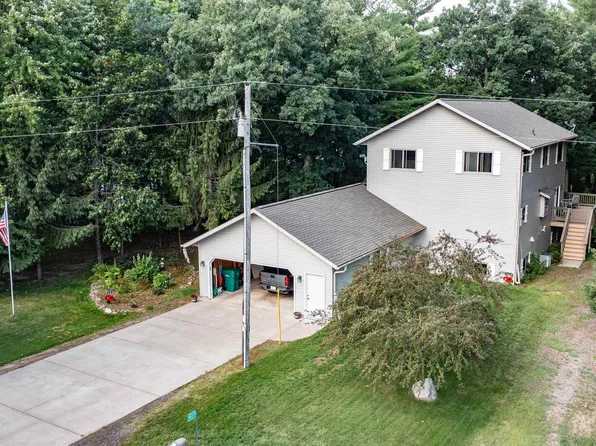 N1339 Speer Rd, Waupaca, WI 54981