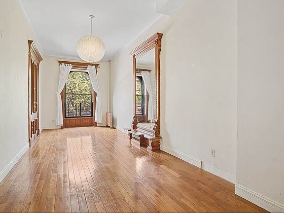 5th image of 440 Greene Ave #1