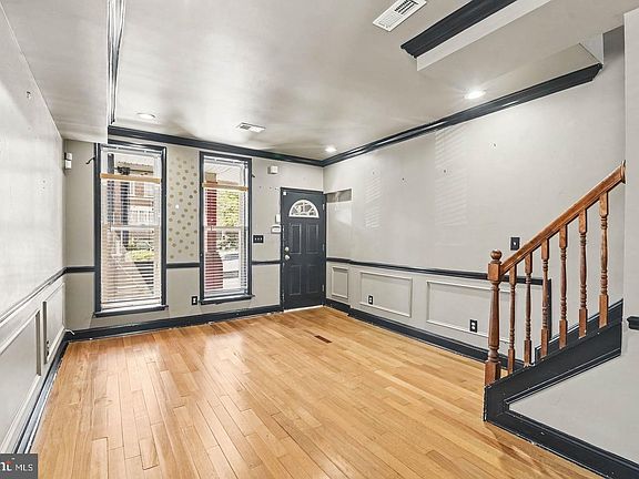 3rd image of 818 Cator Ave