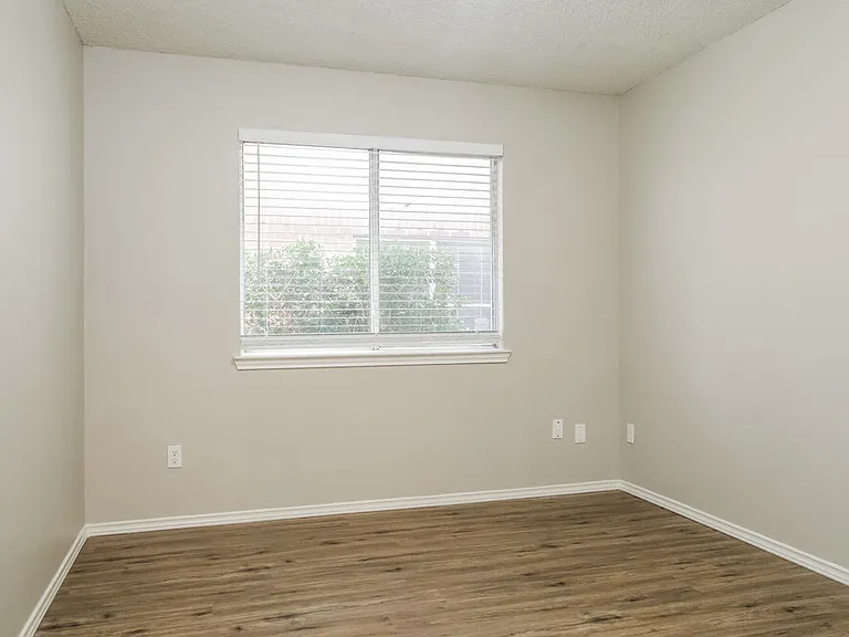 2864 Concho Trl — Photo 13