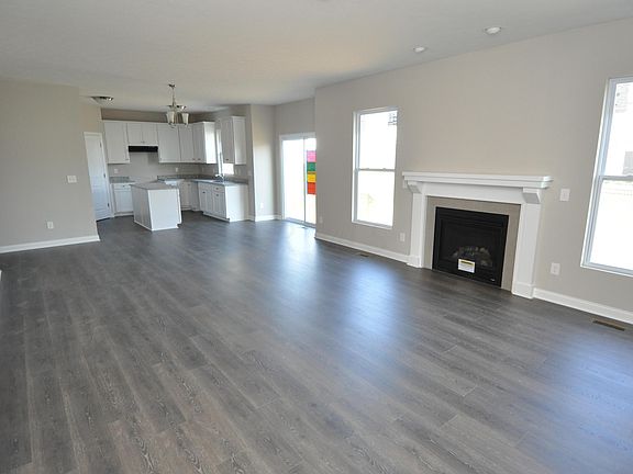 3rd image of 155 Alderwood Cir N #97