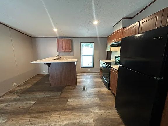 3rd image of 202 Stoney Creek Dr #9