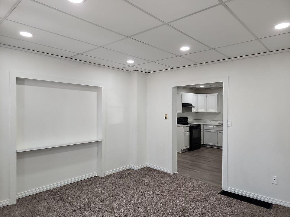 Living room & kitchen entrance