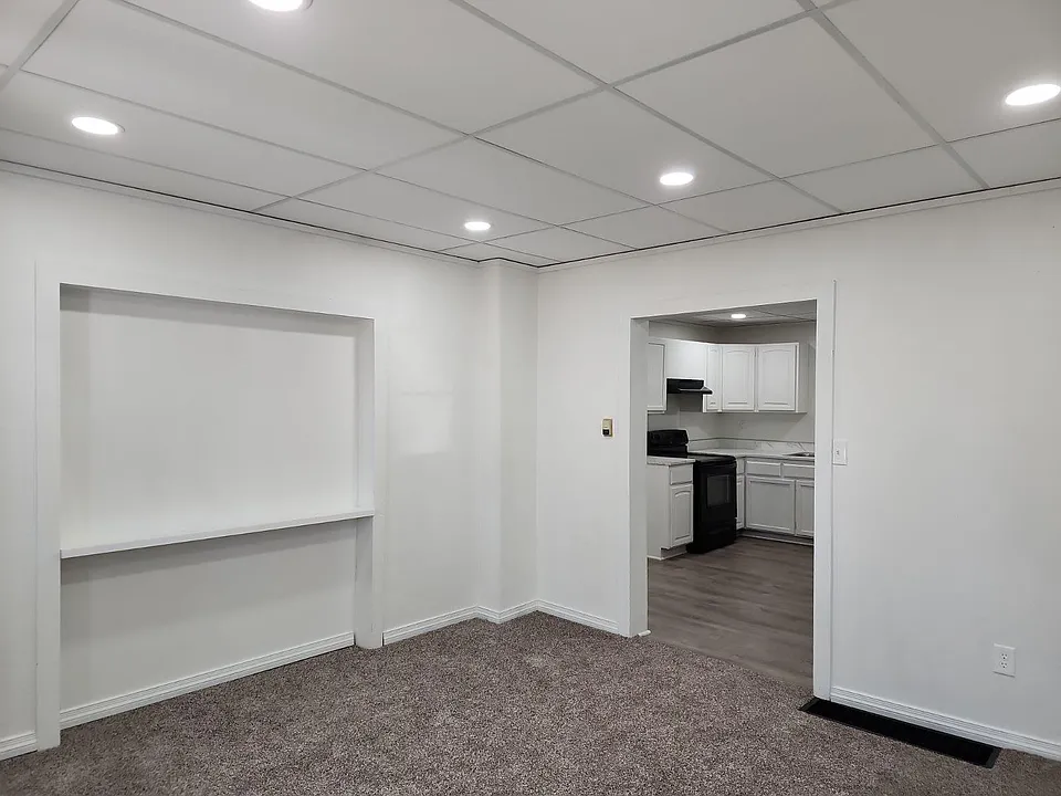 Living room & kitchen entrance