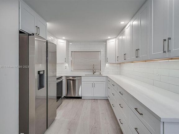 5th image of 9330 Sunrise Lakes Blvd APT 103