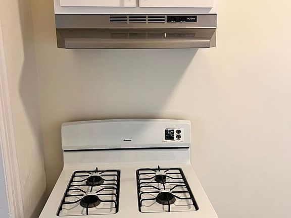 5th image of 415 S Westlake Ave #108