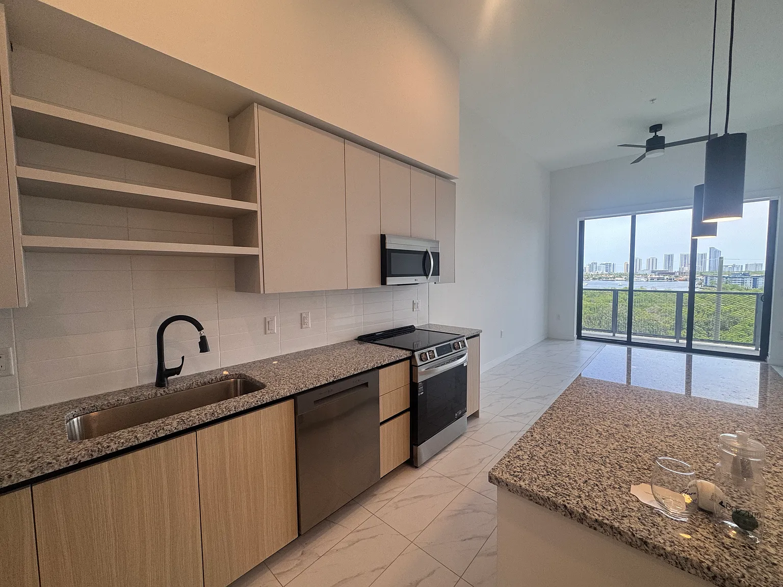 1 bed, 750 sqft, $2,320 — Photo 2