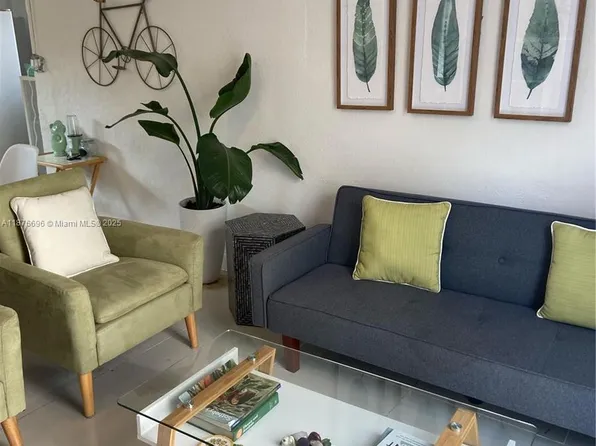 1688 SW 11th St, Miami, FL 33135