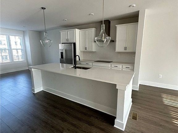 5th image of 598 Hazel Tree Dr