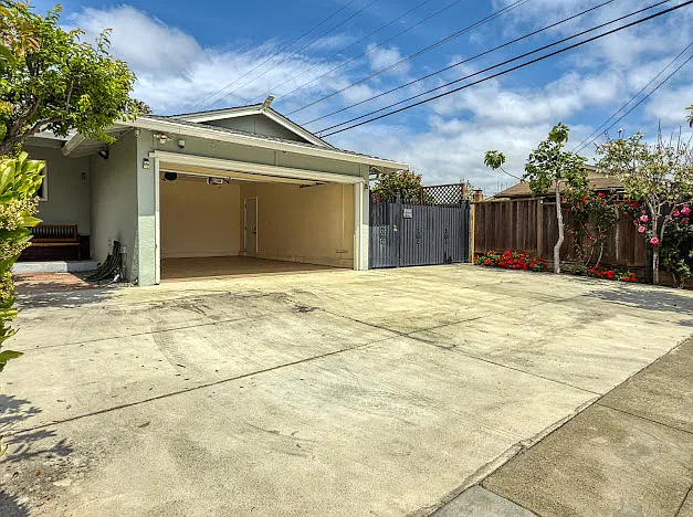 39016 Logan Dr — Photo 4