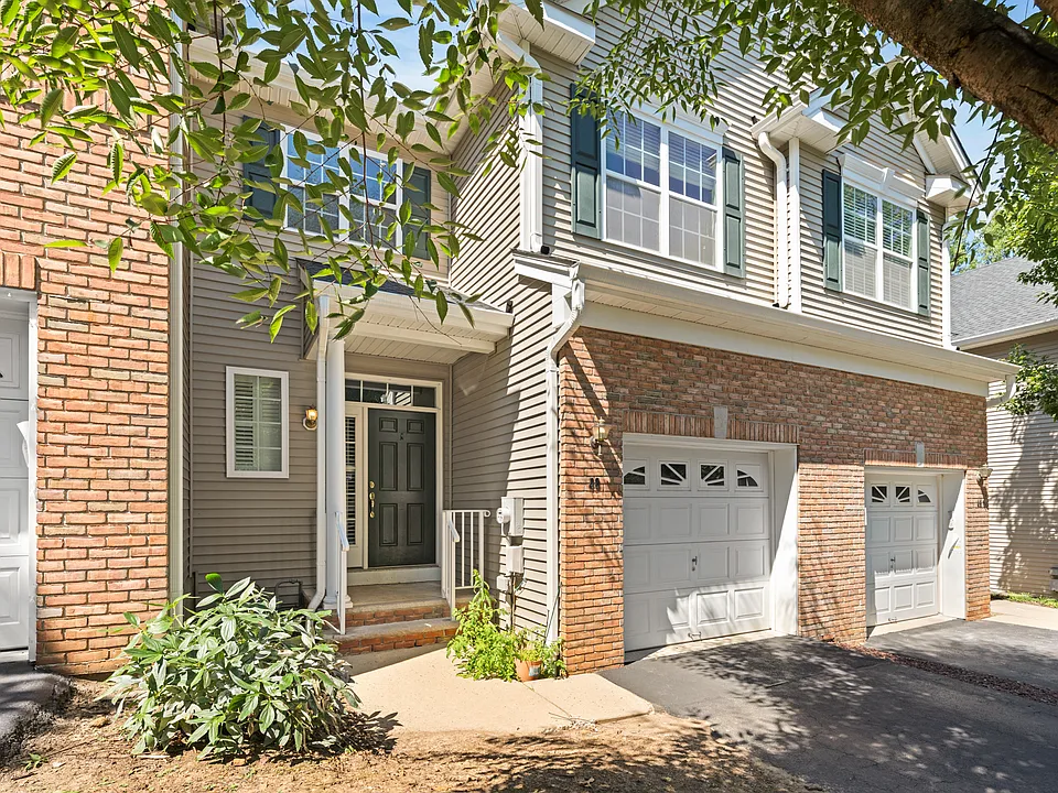 48 Hoover Ave
