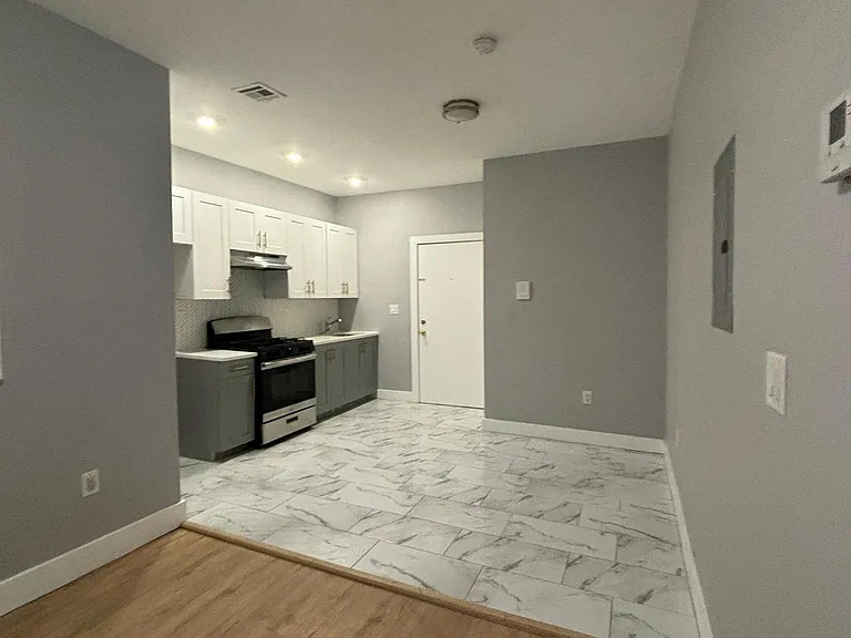 61 16th Ave #4 — Photo 5