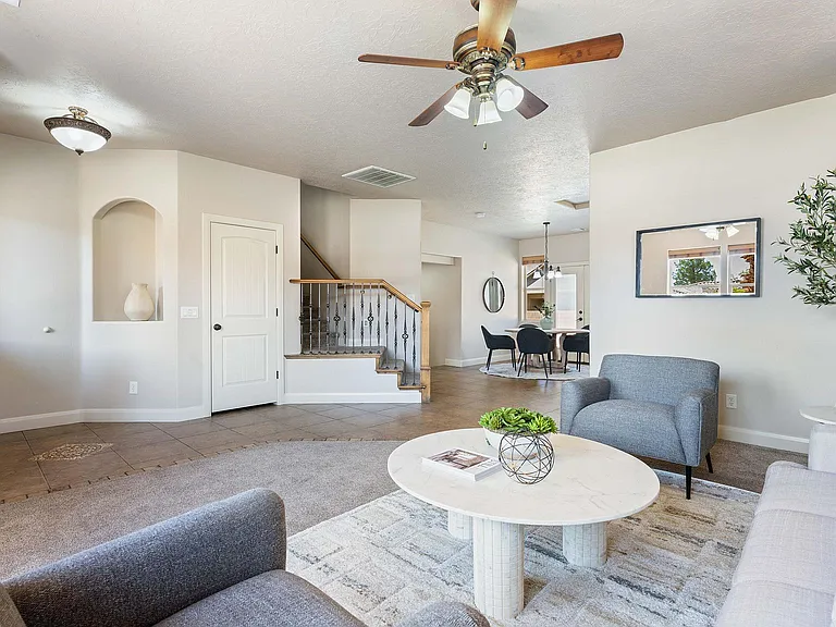 935 E Crooked Creek Dr — Photo 4