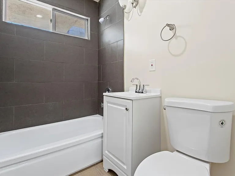 908 N San Vicente Blvd #3 — Photo 8