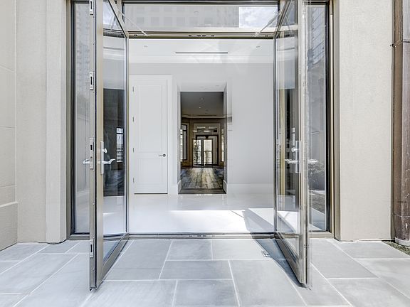 4th image of 3376 Peachtree Road Ne Maisonette #3