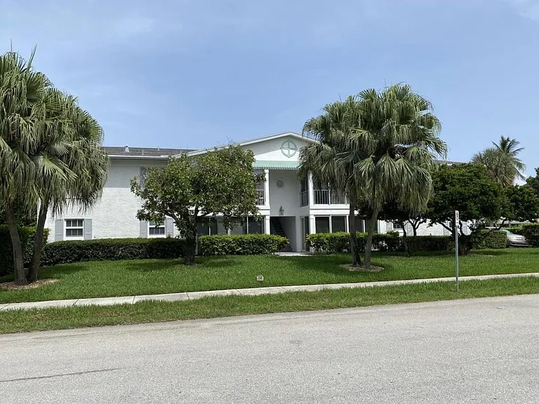 315 Venetian Dr #6 — Photo 5
