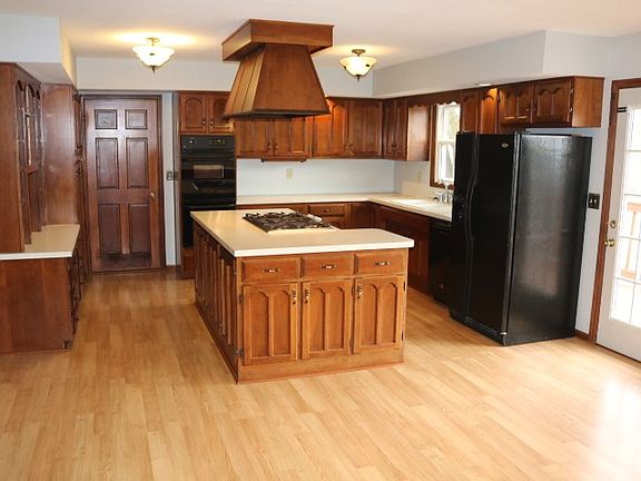 4th image of 1371 Westwood Dr