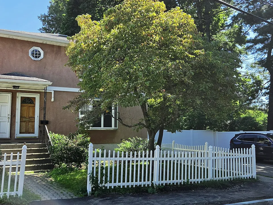 25 Forest St #25