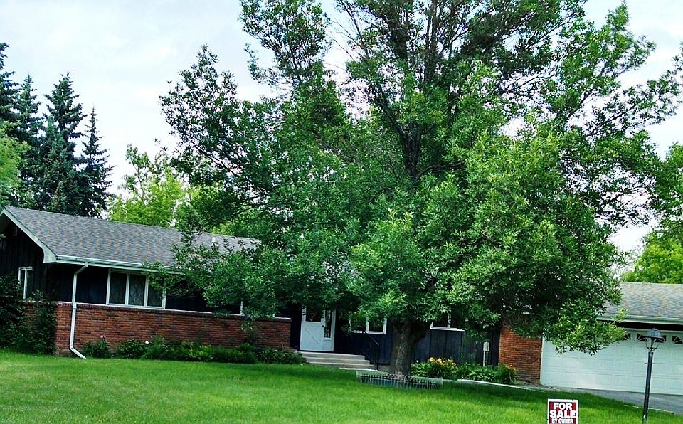 1st image of 421 5th St E