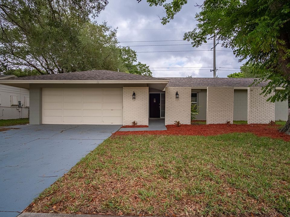 1st image of 2945 Las Palmas Dr