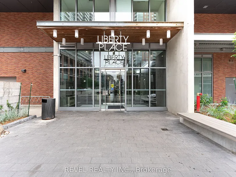 150 E Liberty St #Penthouse 3 — Photo 2
