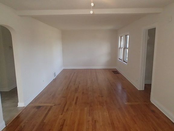 4th image of 344 Geneva Ave