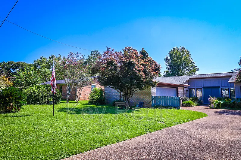 1 bed, 1.0 bath, 678 sqft, $1,495 — Photo 2