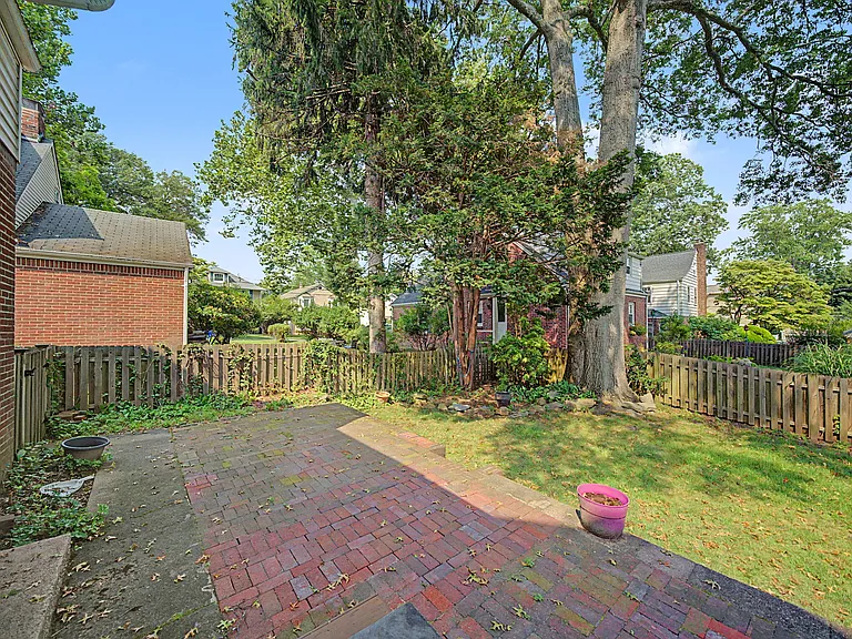 34 Esmond Pl — Photo 49
