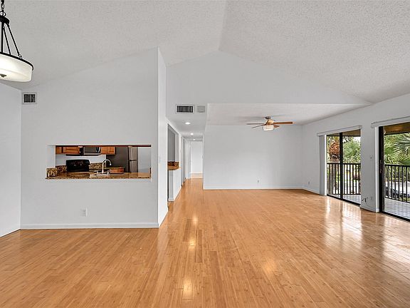4th image of 3007 N Oakland Forest Drive #302