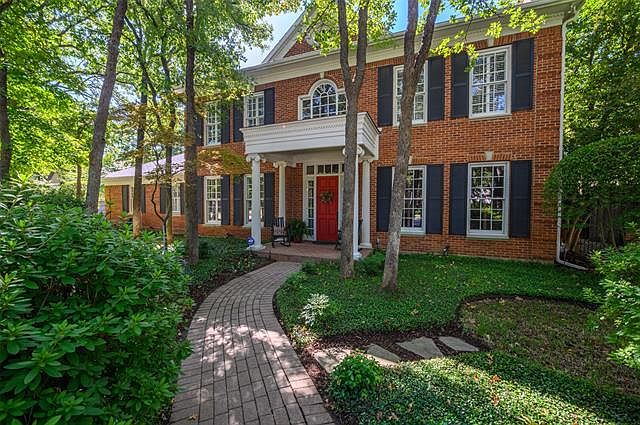 1st image of 206 Royal Oaks Ct