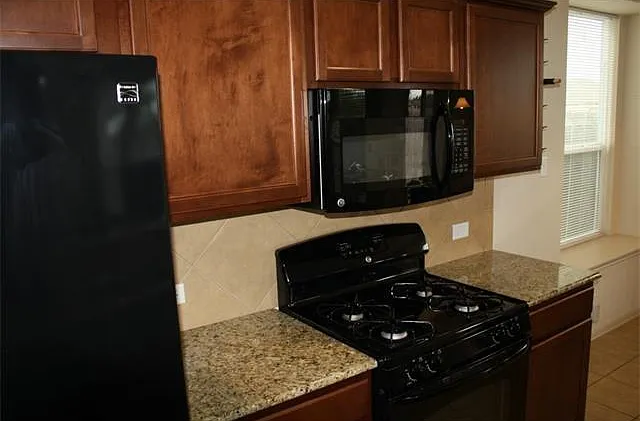 2228 Nestlewood Dr — Photo 10