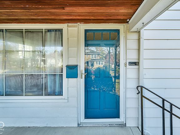 5th image of 301 N Ridgeview Dr