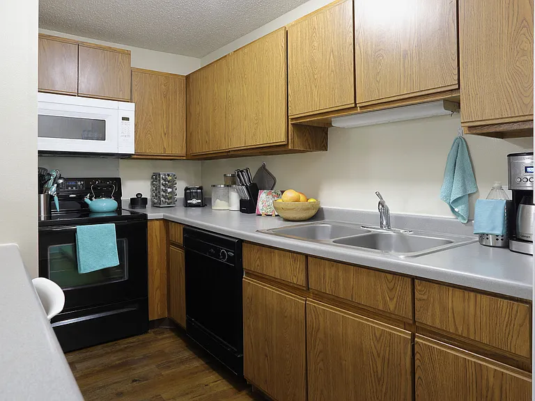 Claremont Apartments — Photo 29