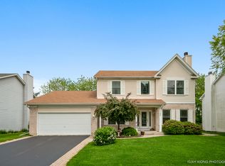 82 S Hankes Rd, Aurora, IL 60506