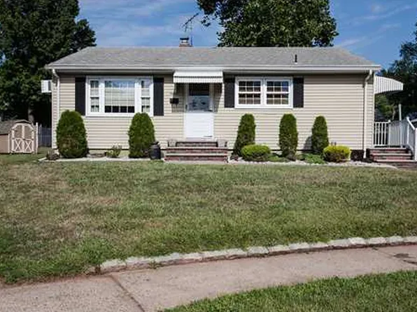 89 Oak Ln, Edison, NJ 08817