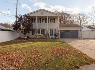 26151 Kinyon St, Taylor, MI 48180