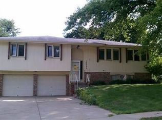 10533 M St, Omaha, NE 68127