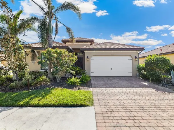 655 Resolute St, Nokomis, FL 34275